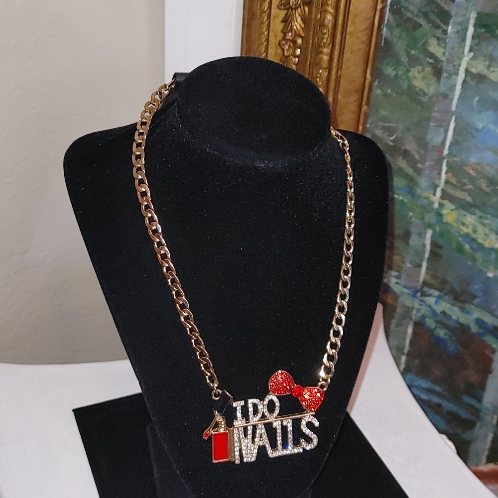 Accessories brand Queen